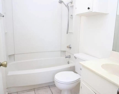 4701 Red River St - Photo Thumbnail 5
