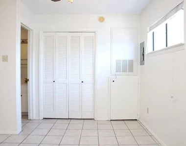 4701 Red River St - Photo Thumbnail 4