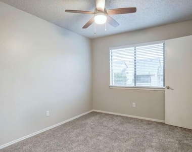 1338 Christopher Ave - Photo Thumbnail 10