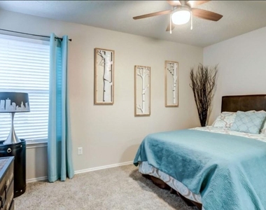1338 Christopher Ave - Photo Thumbnail 2