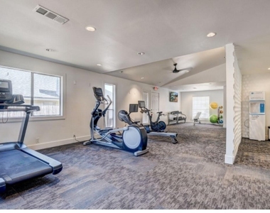 1338 Christopher Ave - Photo Thumbnail 3