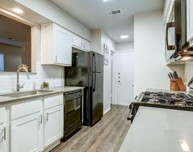 1338 Christopher Ave - Photo Thumbnail 4