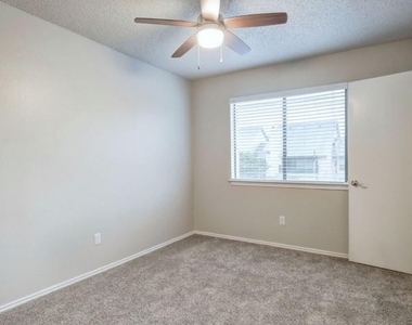 1338 Christopher Ave - Photo Thumbnail 9