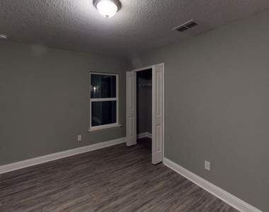 2222 Thomas Court - Photo Thumbnail 3