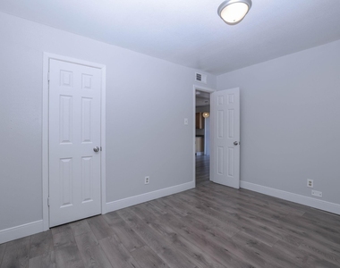 9834 Denning Drive - Photo Thumbnail 23