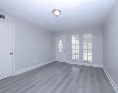 9834 Denning Drive - Photo Thumbnail 7