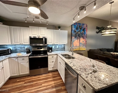 15427 Crystal Lake Drive - Photo Thumbnail 8