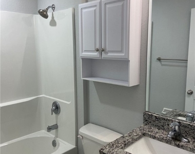2837 Nw 24th Avenue - Photo Thumbnail 9