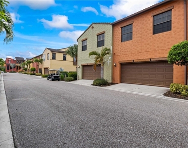 11908 Izarra Way - Photo Thumbnail 25