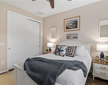 11908 Izarra Way - Photo Thumbnail 19