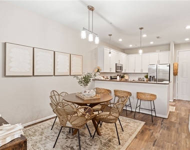 11908 Izarra Way - Photo Thumbnail 6