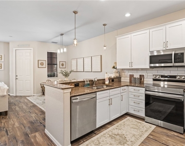 11908 Izarra Way - Photo Thumbnail 9