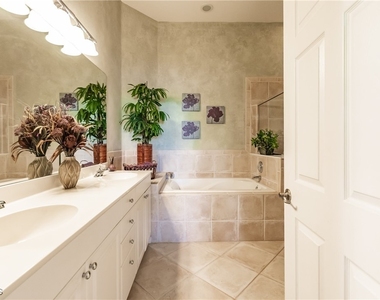 3011 Meandering Way - Photo Thumbnail 22