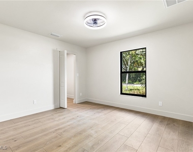1911 Princess Court - Photo Thumbnail 21