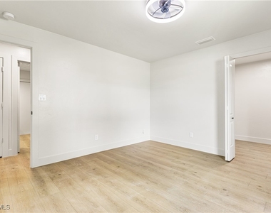 1911 Princess Court - Photo Thumbnail 22