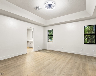 1911 Princess Court - Photo Thumbnail 15