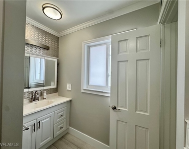 1249 Fruitland Avenue - Photo Thumbnail 13