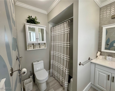 1249 Fruitland Avenue - Photo Thumbnail 12