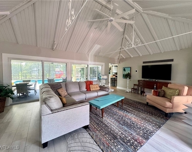 1249 Fruitland Avenue - Photo Thumbnail 3