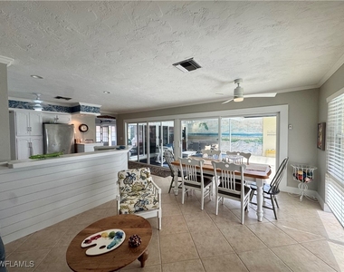 1249 Fruitland Avenue - Photo Thumbnail 7