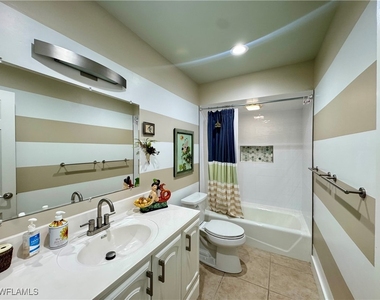 1249 Fruitland Avenue - Photo Thumbnail 17