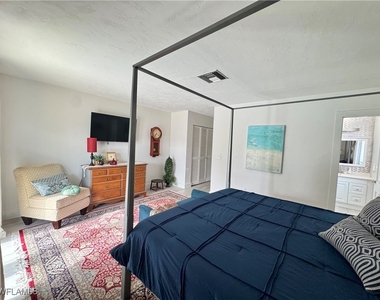 1249 Fruitland Avenue - Photo Thumbnail 10