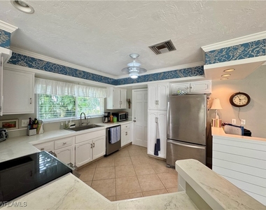 1249 Fruitland Avenue - Photo Thumbnail 5