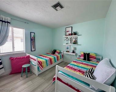 1249 Fruitland Avenue - Photo Thumbnail 16