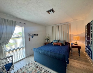1249 Fruitland Avenue - Photo Thumbnail 14