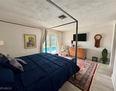 1249 Fruitland Avenue - Photo Thumbnail 11