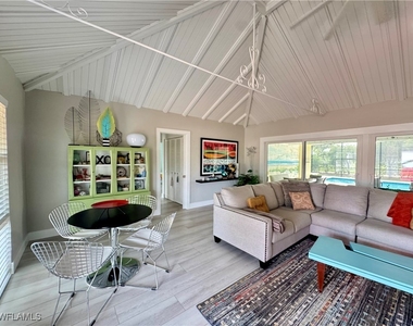 1249 Fruitland Avenue - Photo Thumbnail 4