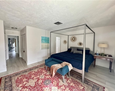 1249 Fruitland Avenue - Photo Thumbnail 9