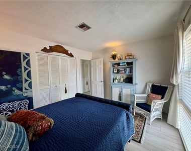 1249 Fruitland Avenue - Photo Thumbnail 15