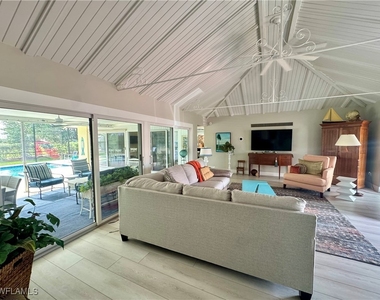 1249 Fruitland Avenue - Photo Thumbnail 2