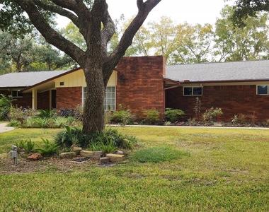 616 Cannan Drive - Photo Thumbnail 3