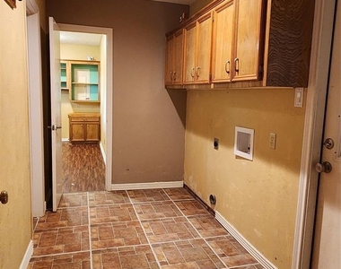 616 Cannan Drive - Photo Thumbnail 13
