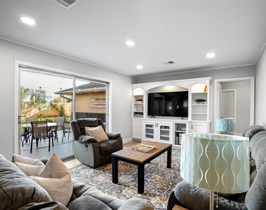 9403 Timberside Drive - Photo Thumbnail 13