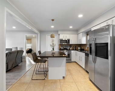 9403 Timberside Drive - Photo Thumbnail 8