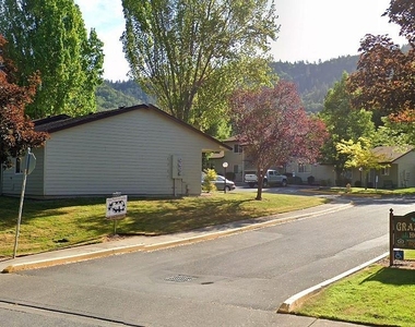 1465 Ne 10th St - Photo Thumbnail 1