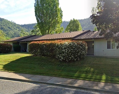 1465 Ne 10th St - Photo Thumbnail 3