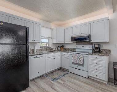 7405 Bay Island Drive S - Photo Thumbnail 15