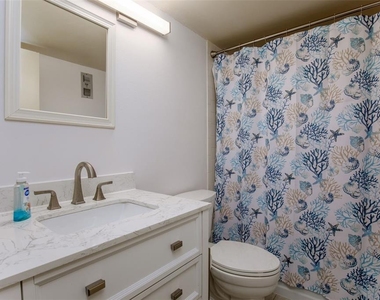7405 Bay Island Drive S - Photo Thumbnail 21
