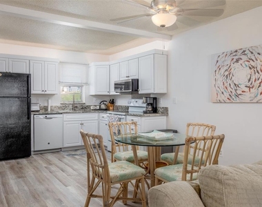 7405 Bay Island Drive S - Photo Thumbnail 11