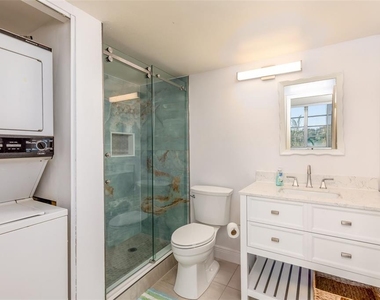 7405 Bay Island Drive S - Photo Thumbnail 18