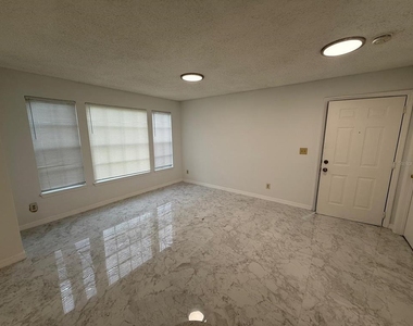 1089 S Hiawassee Road - Photo Thumbnail 3