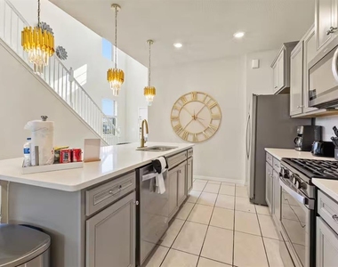5405 Misty Oak Circle - Photo Thumbnail 3