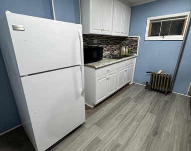 618 Deacon Street - Photo Thumbnail 2