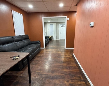 618 Deacon Street - Photo Thumbnail 5