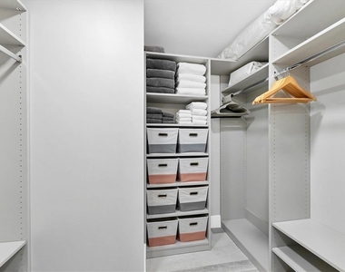 5740 Midnight Pass Road - Photo Thumbnail 22