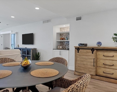 5740 Midnight Pass Road - Photo Thumbnail 12